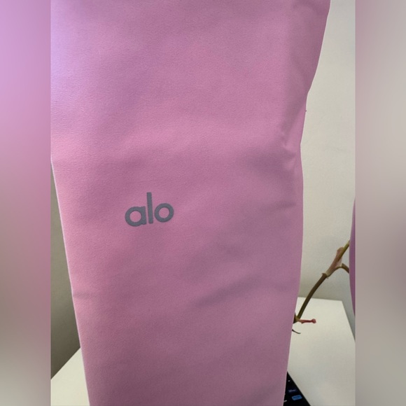 ALO Yoga HIGH-WAIST AIRLIFT LEGGING - Candy Heart Pink - Picture 7 of 9